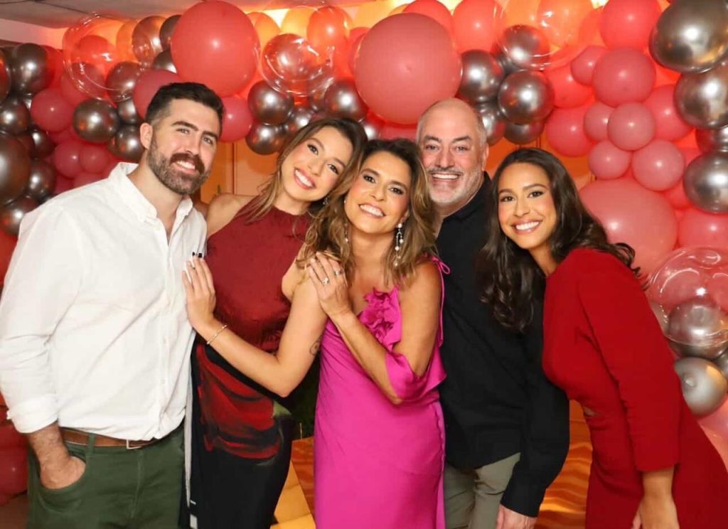 Flashback e emoção marcam os 60 anos de Andressa De Prá