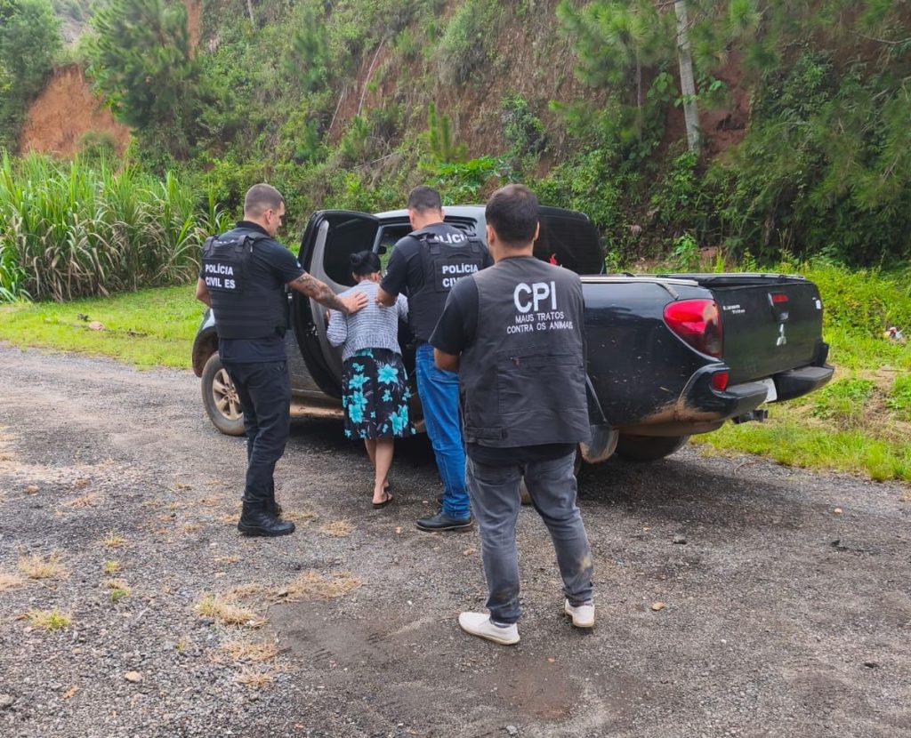 mulher presa maus-tratos animais
