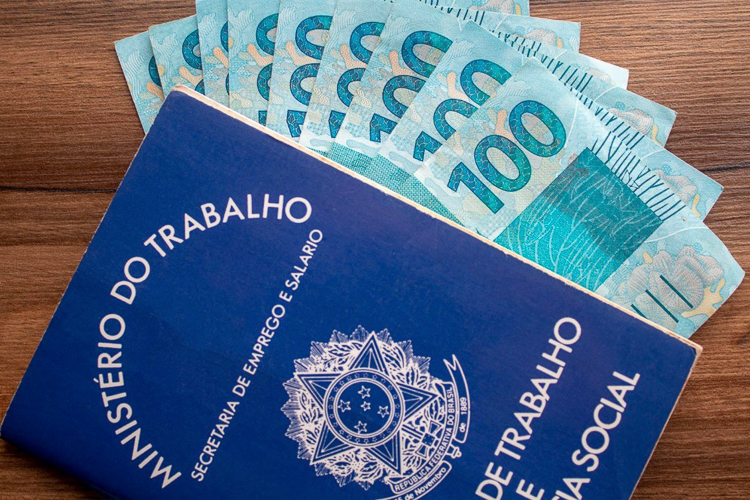 Valor do benefício varia de R$ 136 a R$ 1.621, de acordo com a quantidade de meses trabalhados durante o ano-base 2024