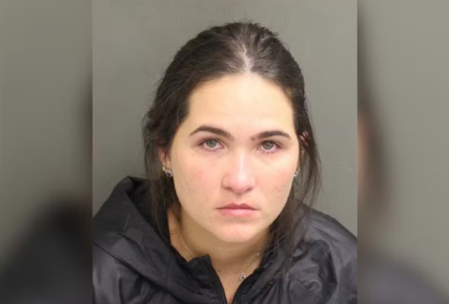 Amanda Vasconcelos, esposa do cantor sertanejo Henrique, foi presa nos EUA | Foto: Reprodução/ Current Inmate Database