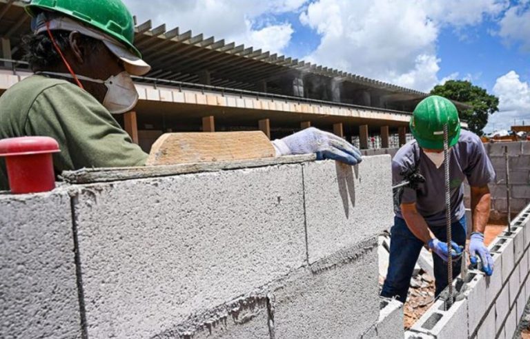 Proposta de acabar com a escala 6x1 está em debate no Congresso Nacional