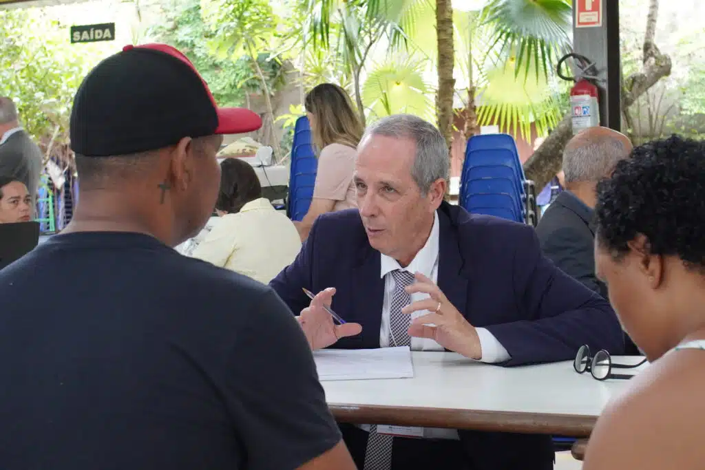 Atendimento jurídico orienta moradores durante ação social da Igreja Cristã Maranata em Vitória
