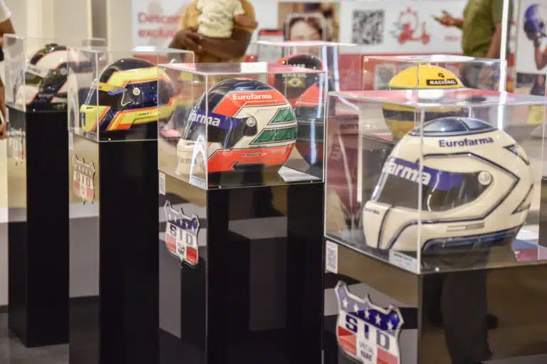 12/03/2026 - Brasil - ES - Vitória - Exposição As Cores da Velocidade. Abertura Oficial e Lançamento de Livro no Shopping Vitória - Foto: Vitor Bermudes/Mosaico Imagem