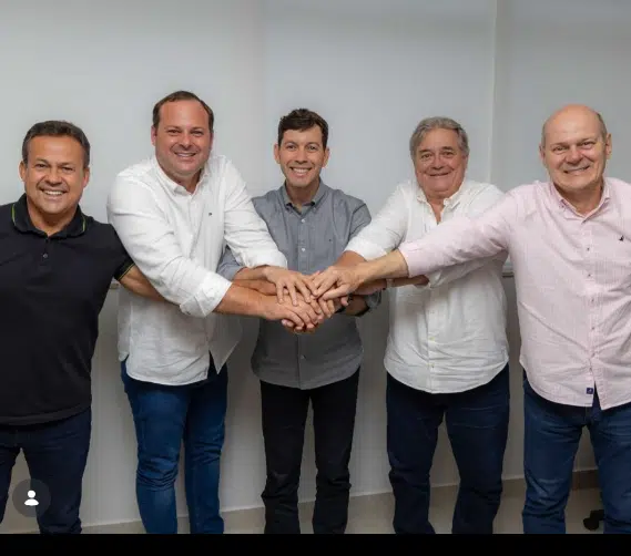 Da direita para a esquerda: Neucimar, Victor Linhalis, Arnaldinho, Luiz Paulo e Victor e Cael Linhalis