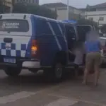 Viatura é flagrada dando carona a mulher e criança em Castelo