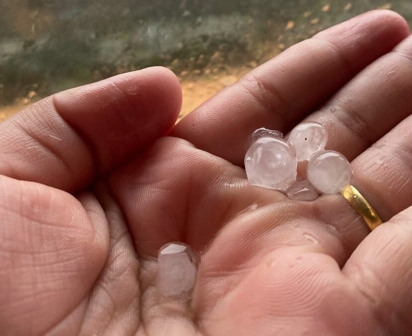 Temporal com granizo causa alagamentos em cidade do ES