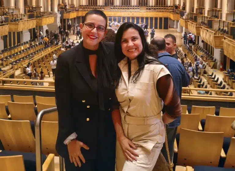 Gisa Madeira, gerente de cultura do SESI-ES e Tatiane Puiati, gerente executiva de educação e cultura Sesi e Senai na Sala São Paulo