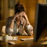 Por que esquecemos coisas simples no dia a dia? Entenda