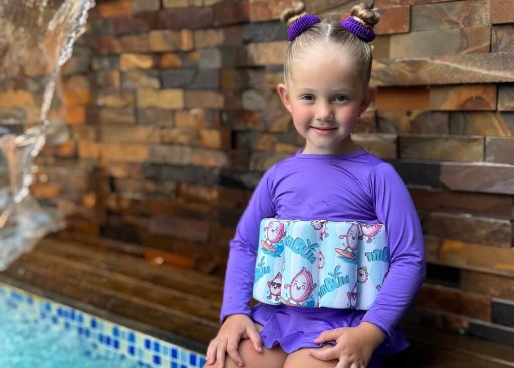 Produto da Titibum integra flutuação à roupa, permitindo mobilidade e conforto durante atividades na água