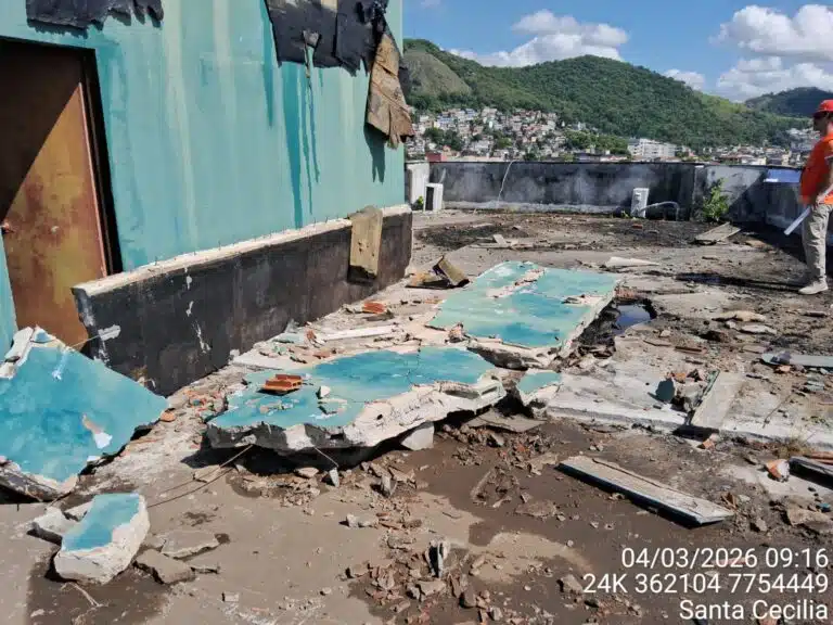Rompimento de uma caixa d’água em um prédio no bairro Santa Cecília, em Vitória