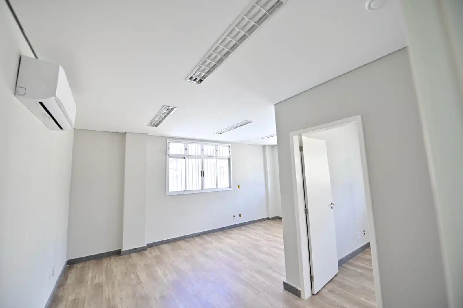 Vitória entrega nova unidade de saúde e assistência