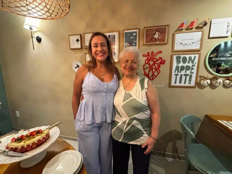 Luciane com sua mãe Marlene Ventura.