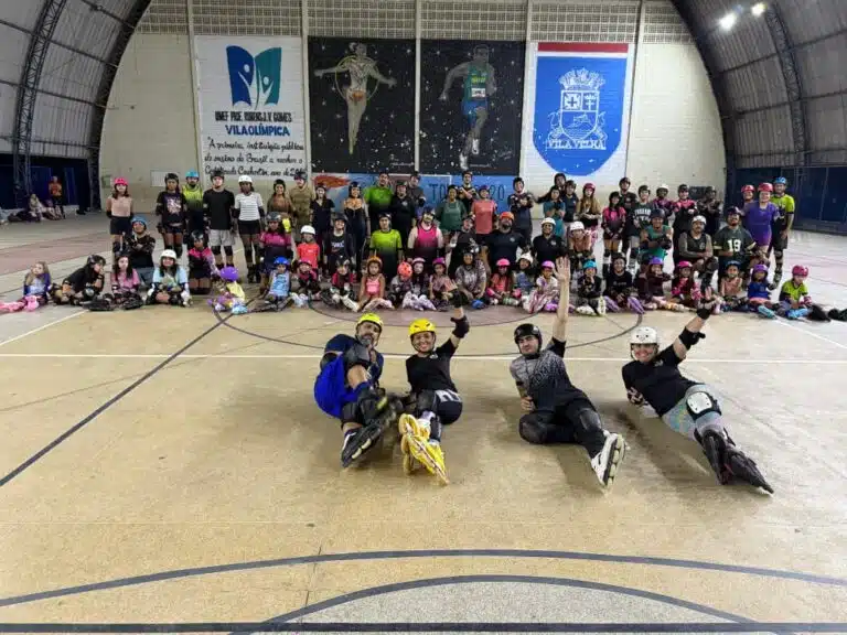 O grupo treina todas as segundas-feiras, na quadra da escola UMEF Professor Rubens José Vervloet Gomes, em Soteco - Foto: Divulgação