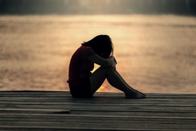 Distimia, tristeza, pessoa triste, depressão, saúde mental