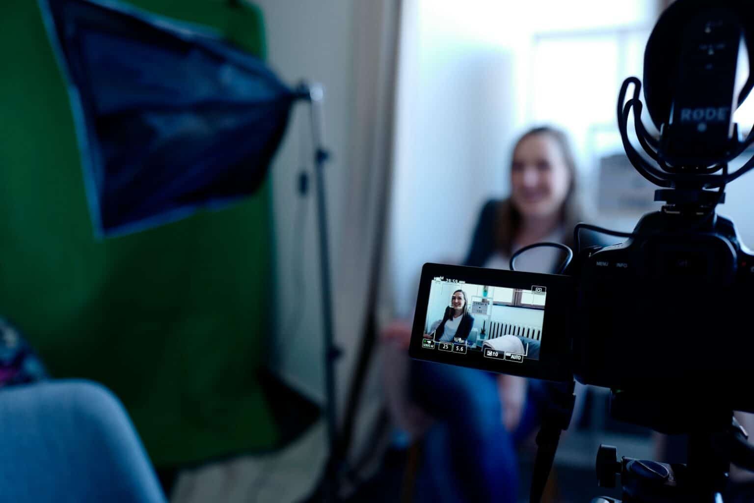 Vivemos uma overdose de informação e publicidade. Foto: Pexels