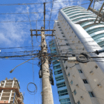 Vereador cobra solução para fios expostos em postes de Vila Velha