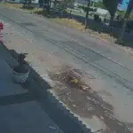 Vídeo | Câmera flagra assalto a motoboy em bairro de Vila Velha