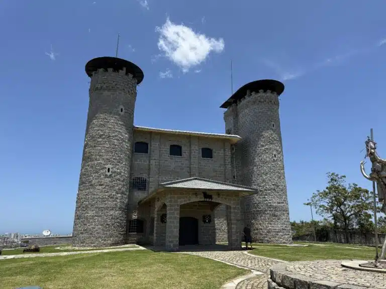 Castelo com destilaria entra no roteiro turístico de Guarapari
