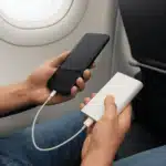 Anac muda regras para power bank em aviões; entenda