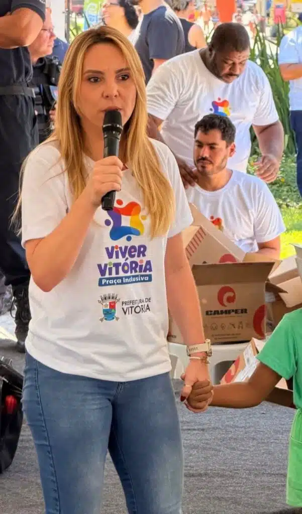 Cris Samorini discursa durante inauguração da Praça da Inclusão. Crédito: reprodução de redes sociais