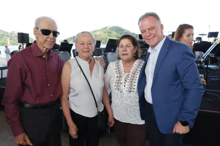 Vitor Buaiz, Lélia Wanick Salgado, Maria Virgínia e Renato Casagrande.