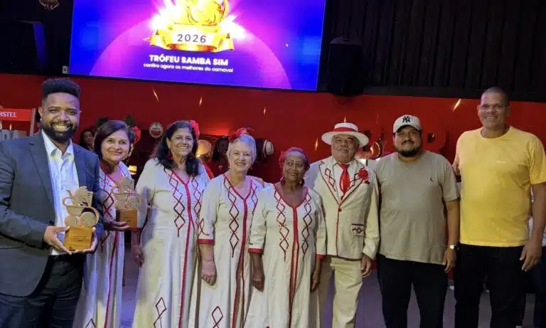 O presidente da  LIESGE, Edson Neto, com a Velha Guarda e o presidente da Piedade, Jocelino Júnior.