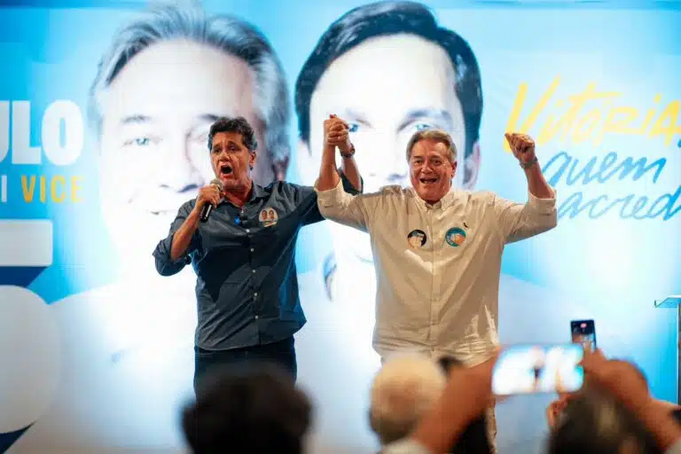 Luiz Paulo com Ricardo Ferraço em evento da campanha do primeiro em Vitória, em 2024