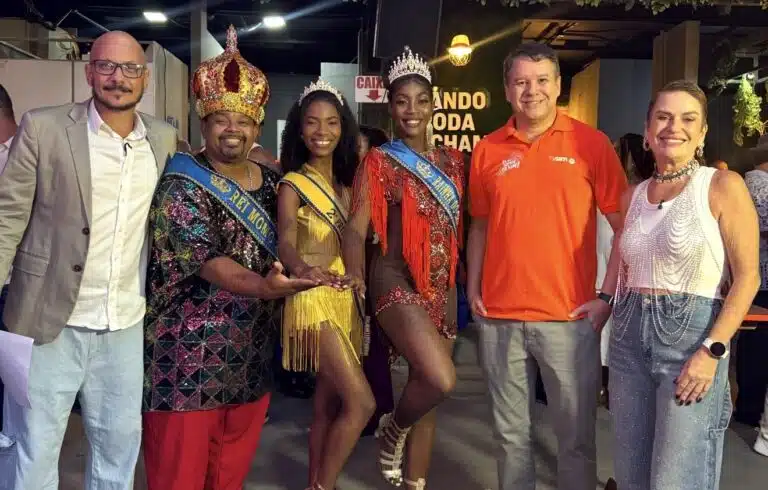 Parte da família real do carnaval de Vitória com Arleson Scheneider, Marcio Chagas e Cris Dock, do Grupo SIM