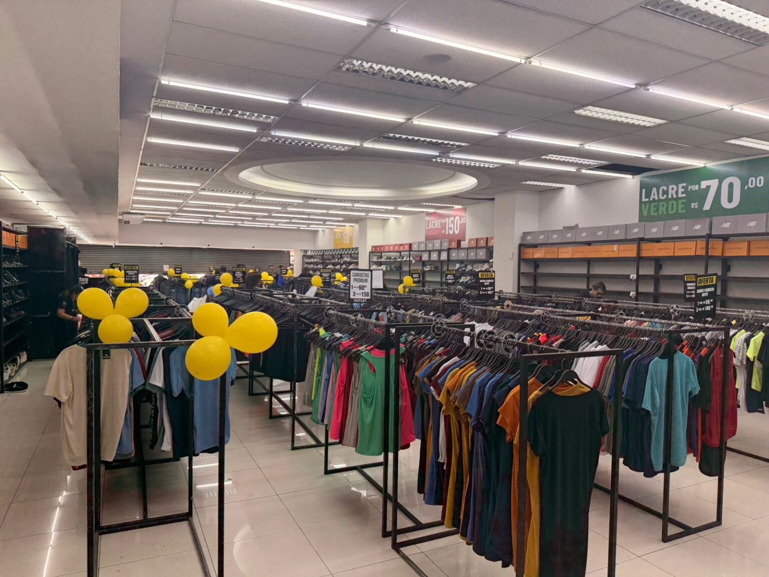 Receita Federal faz operação de combate à contrafação em Vitória