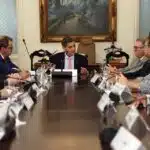 A peça que ainda falta no secretariado de Ricardo. Qual o perfil que ele busca?