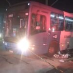 Mulher em bike elétrica morre após ser atropelada por ônibus na Serra