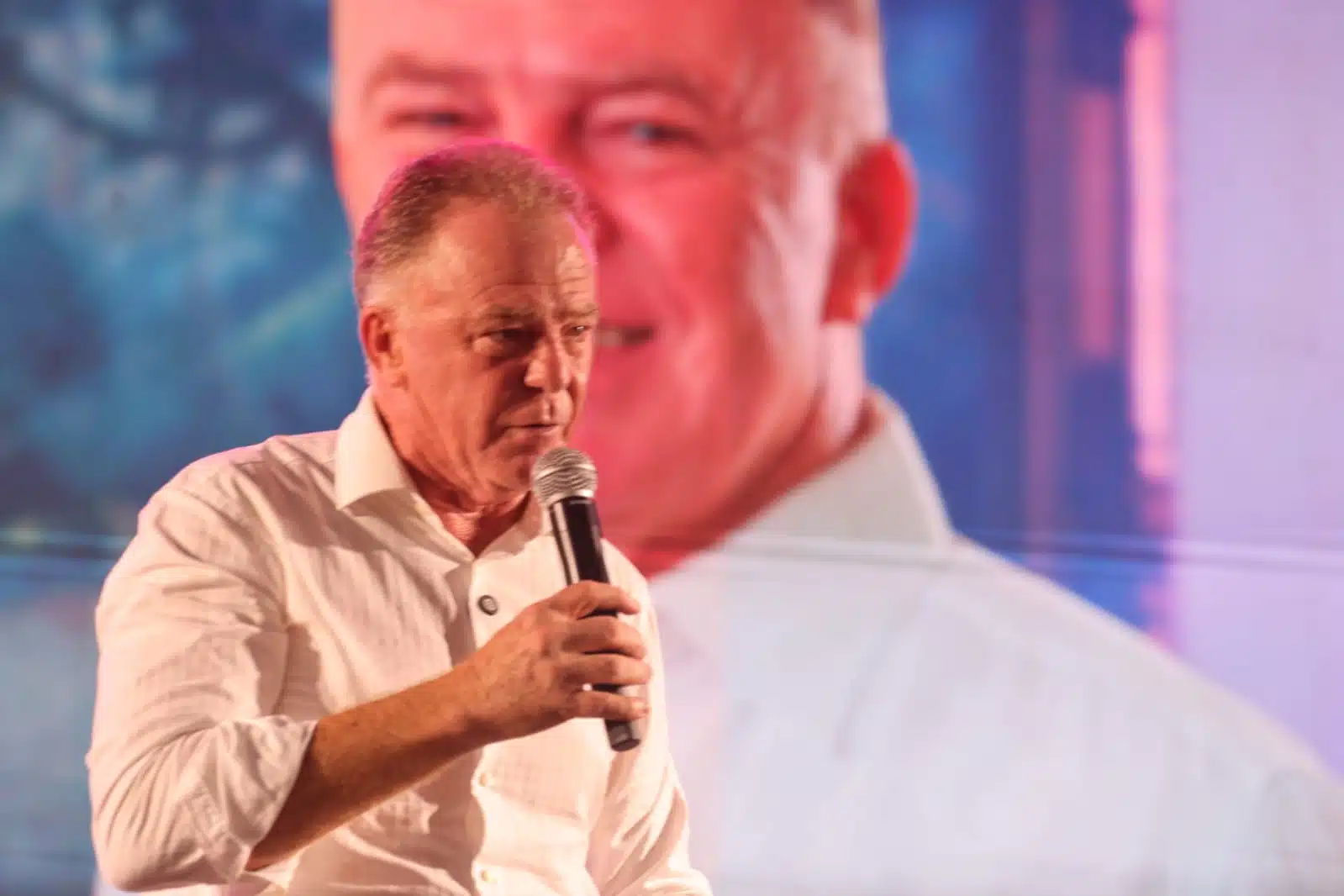 Casagrande discursa e sua despedida do cargo perante o público. Crédito: Hélio Filho