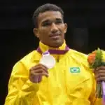 Entenda por que boxeador Esquiva Falcão decidiu vender medalha olímpica