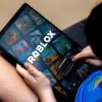 Garoto de 12 anos cai em golpe do Roblox e perde R$ 100 mil no ES