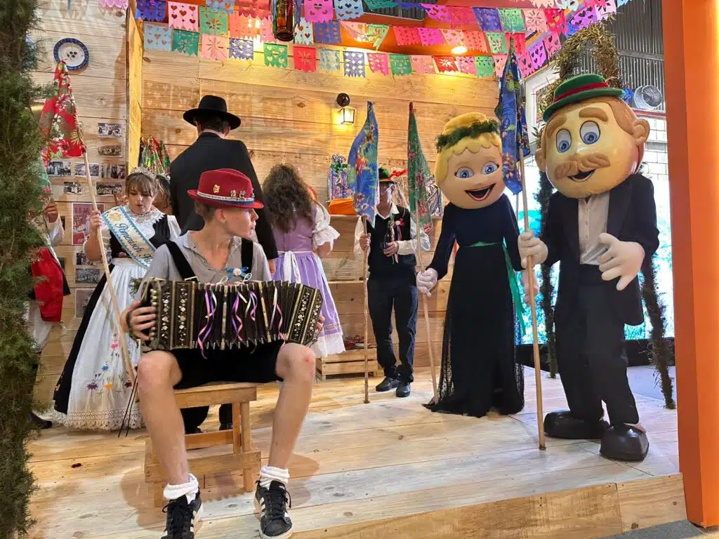 Apresentação no stande de Santa Maria de Jetibá na Feira dos Municípios
