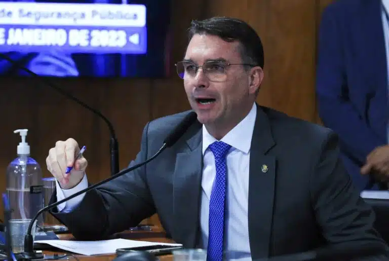 Poder econômico e poder político: a velha engrenagem brasileira