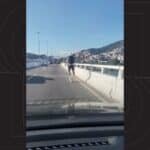 De patins na ponte: homem desafia trânsito e viraliza no ES