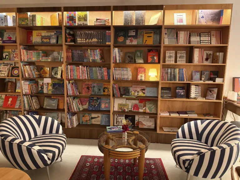 Lúcia Livraria em Iriri