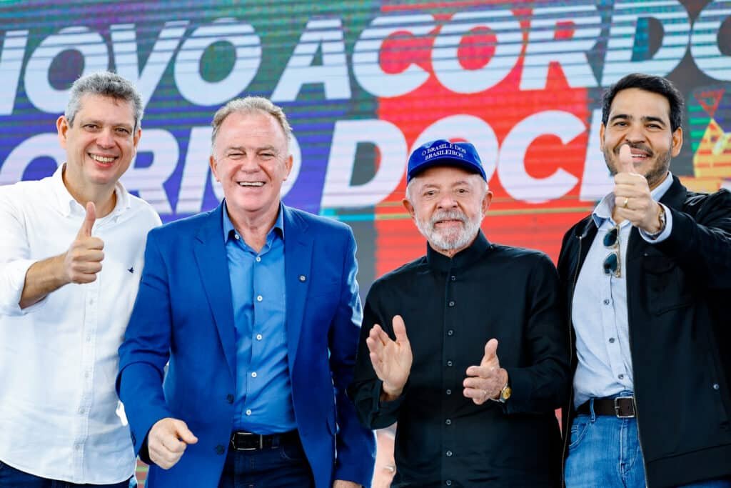 Márcio Macêdo, Renato Casagrande, Lula e Jorge Messias, em Linhares, no ES (11/07/2025). Foto: Ricardo Stuckert/PR