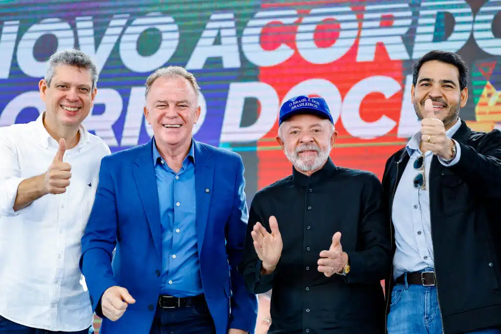Márcio Macêdo, Renato Casagrande, Lula e Jorge Messias, em Linhares, no ES (11/07/2025). Foto: Ricardo Stuckert/PR