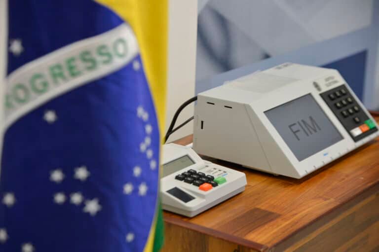Democracia, responsabilidade e o compromisso com a verdade