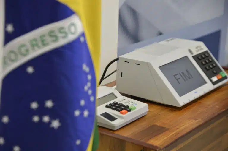 Democracia, responsabilidade e o compromisso com a verdade
