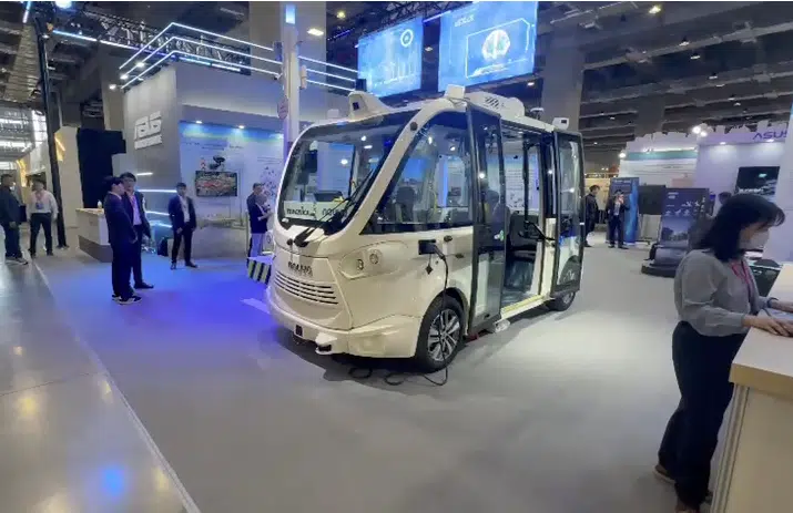 Veículo autônomo apresentado em feira de tecnologia de Taiwan mostra como cidades inteligentes já testam transporte sem motorista