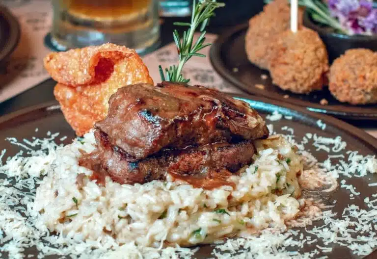 Como economizar até R$ 6 mil comendo pratos em dobro