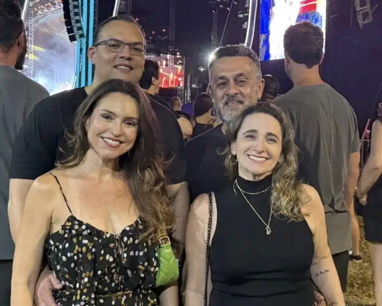 Os casais Rhuana Ribeiro e André Giacomin e Katia Poleze e José Eduardo Coelho curtiram o maior festival de rock do ES