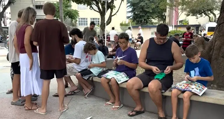 Veja pontos de trocas de figurinhas espalhados pela Grande Vitória
