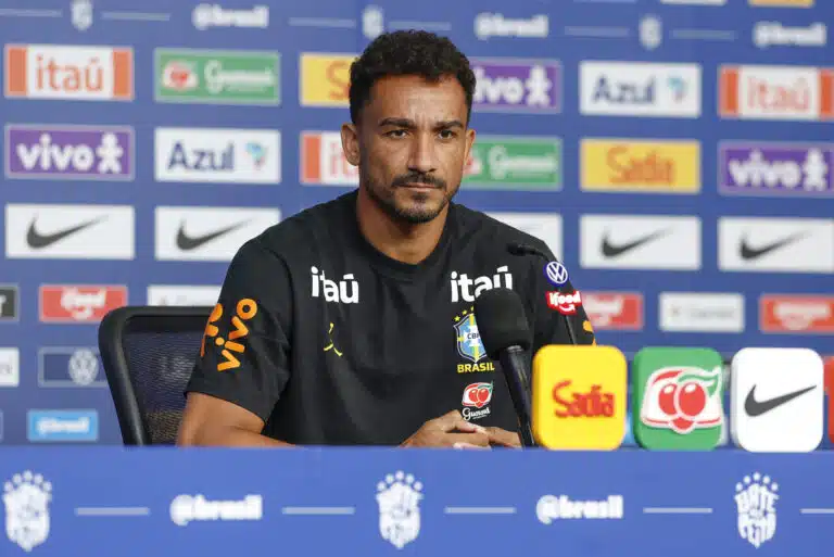 Danilo admite susto com estreia do Brasil e defende Endrick