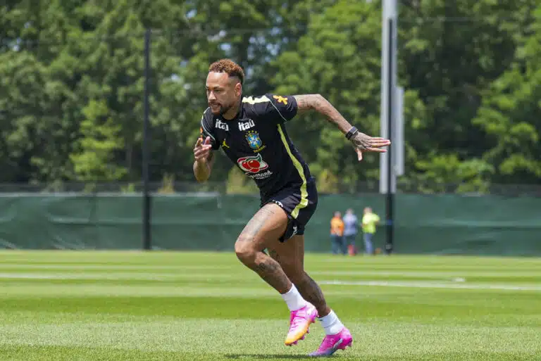 Neymar pode voltar à Seleção em jogo decisivo contra a Escócia