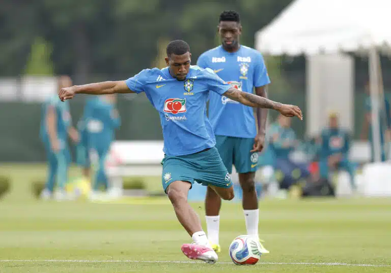 Seleção inicia preparação para o Japão com treino reduzido