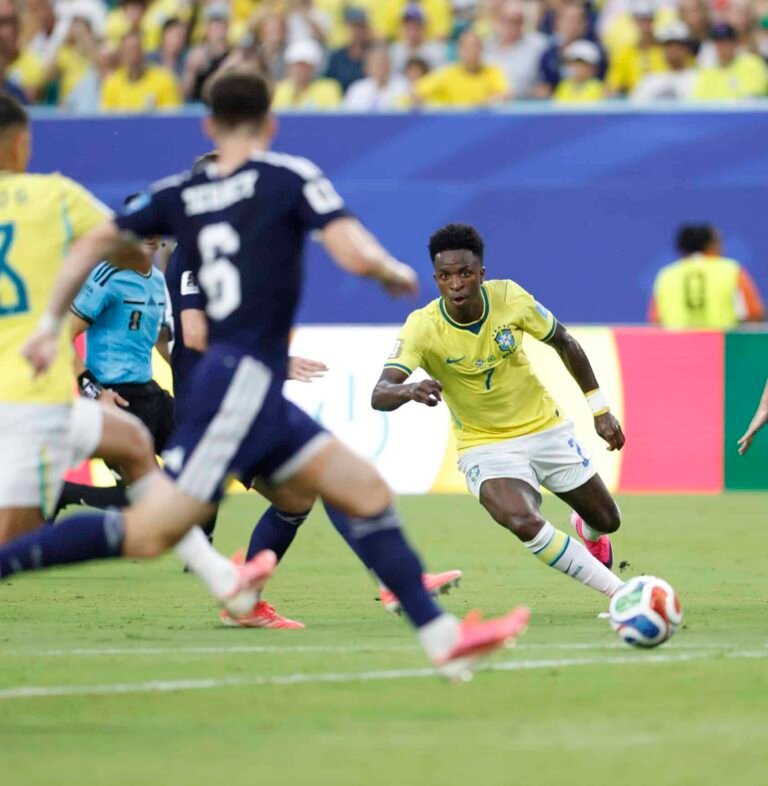 Vini Jr. sobe no ranking da Fifa e lidera Brasil entre destaques